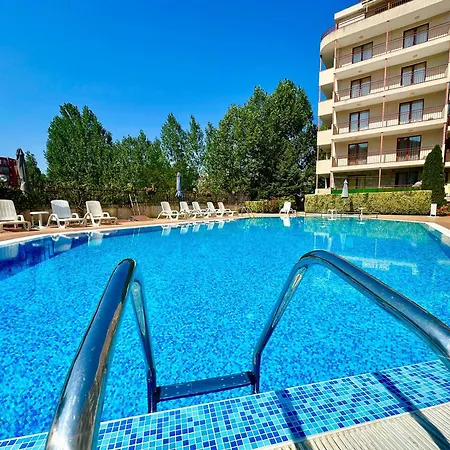 Apartment Comfortable In Summer Breeze